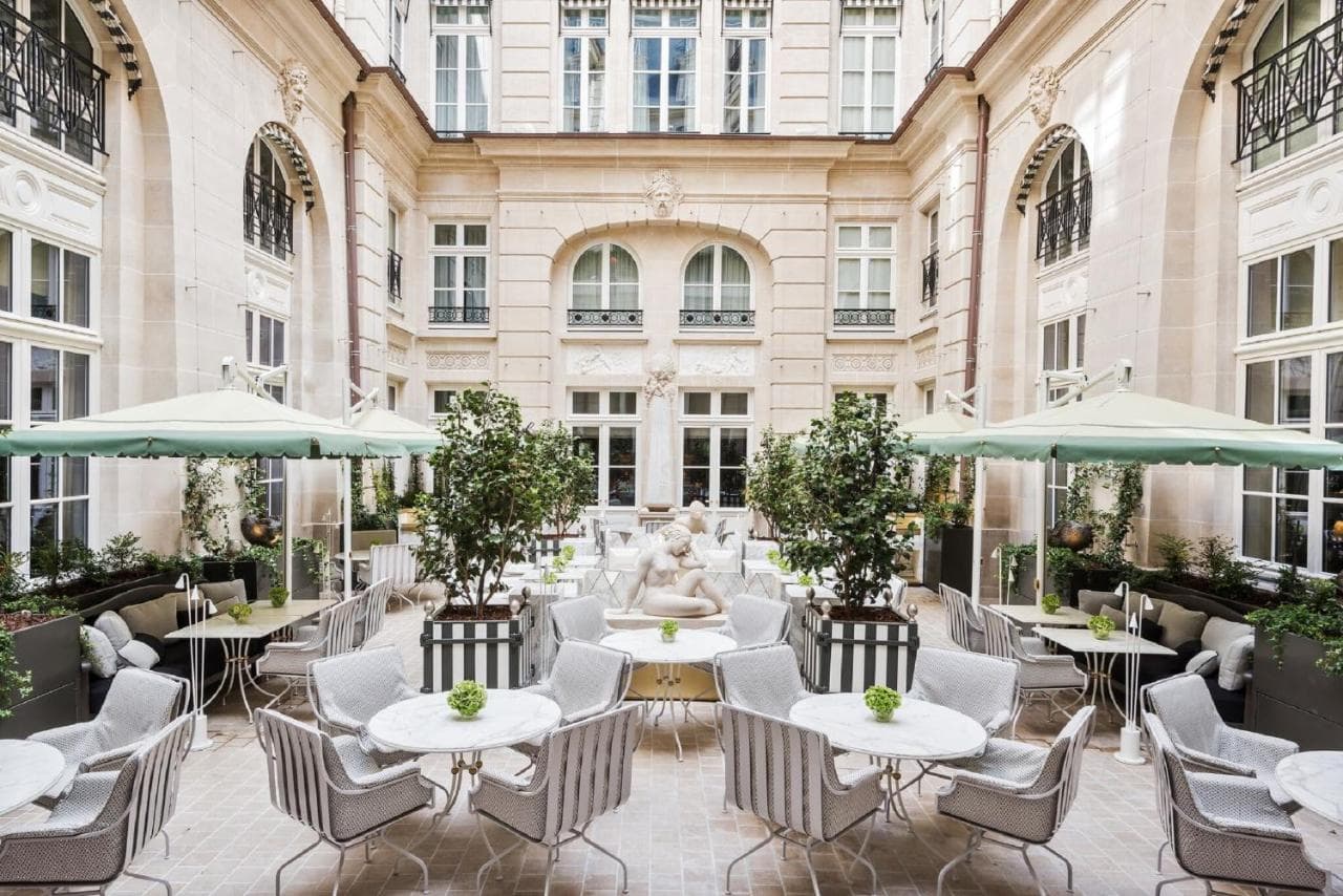 Hotel de Crillon main view