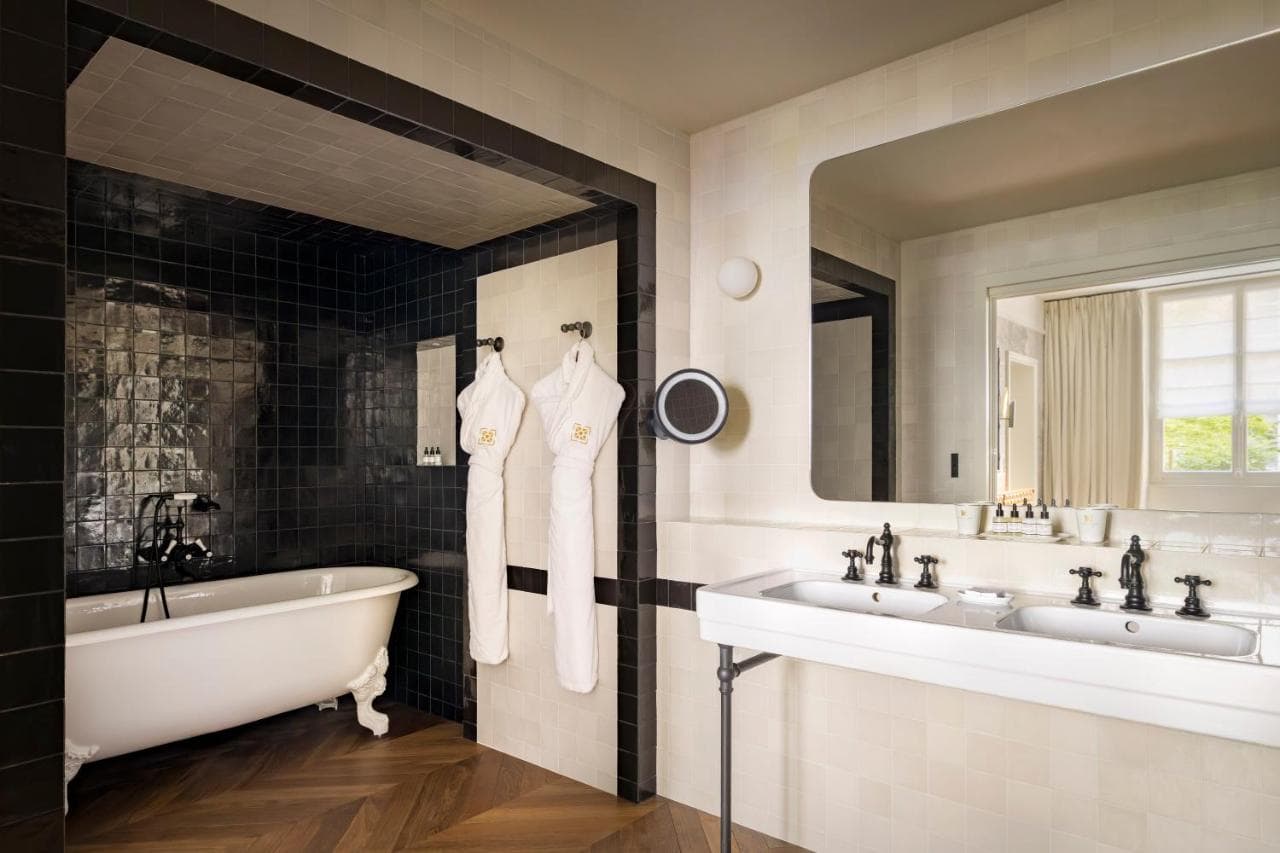 Le Pavillon de la Reine & Spa, Place des Vosges view 8