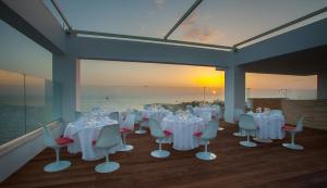 King Evelthon Beach Hotel & Resort - Interiör från hotellet